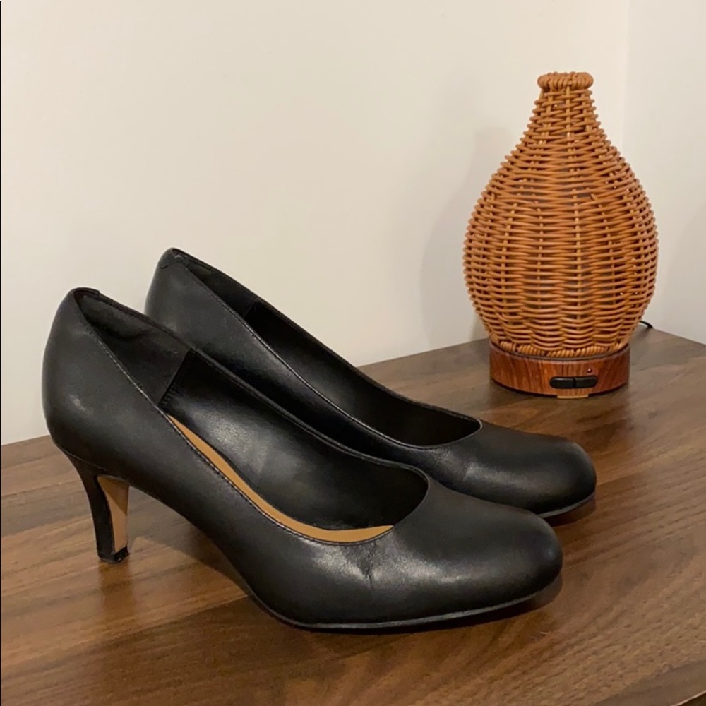 Clarks black cushioned heels